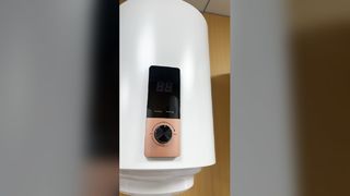 Água quente sob demanda: aquecedor elétrico de água com armazenamento