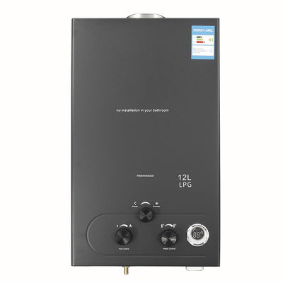Casa usando aquecedor de água de gás exterior gás natural de combustível para chuveiro